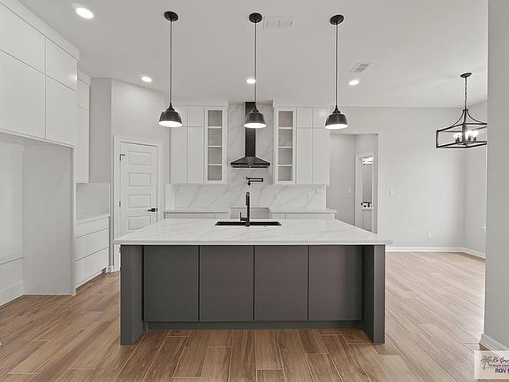 5th image of 322 S Janet Cir #118