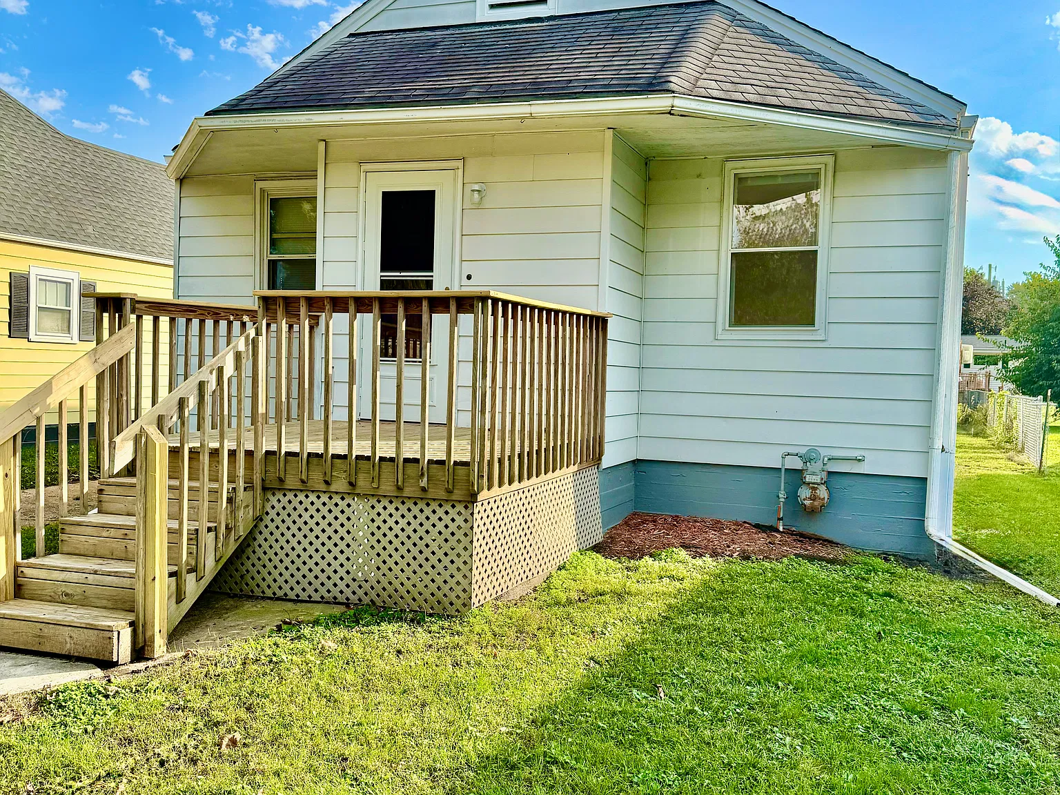 3 bed, 950 sqft, $1,100 — Photo 2