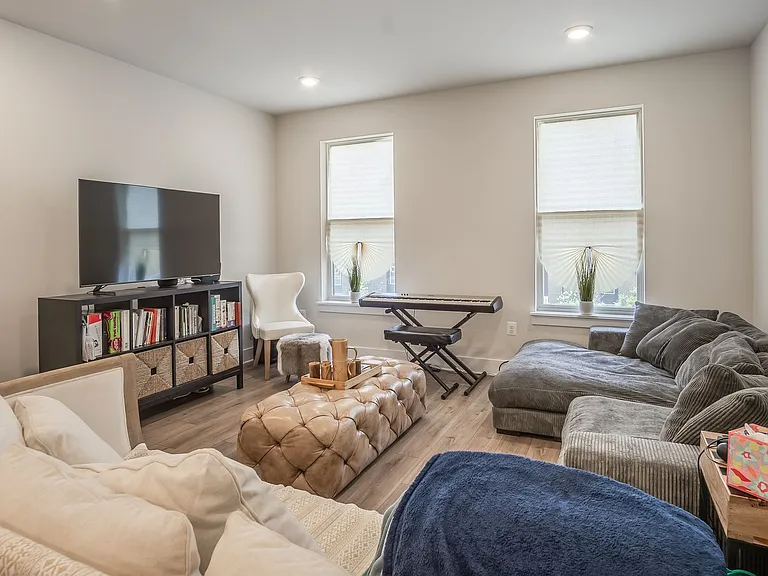 157 Locke St — Photo 14
