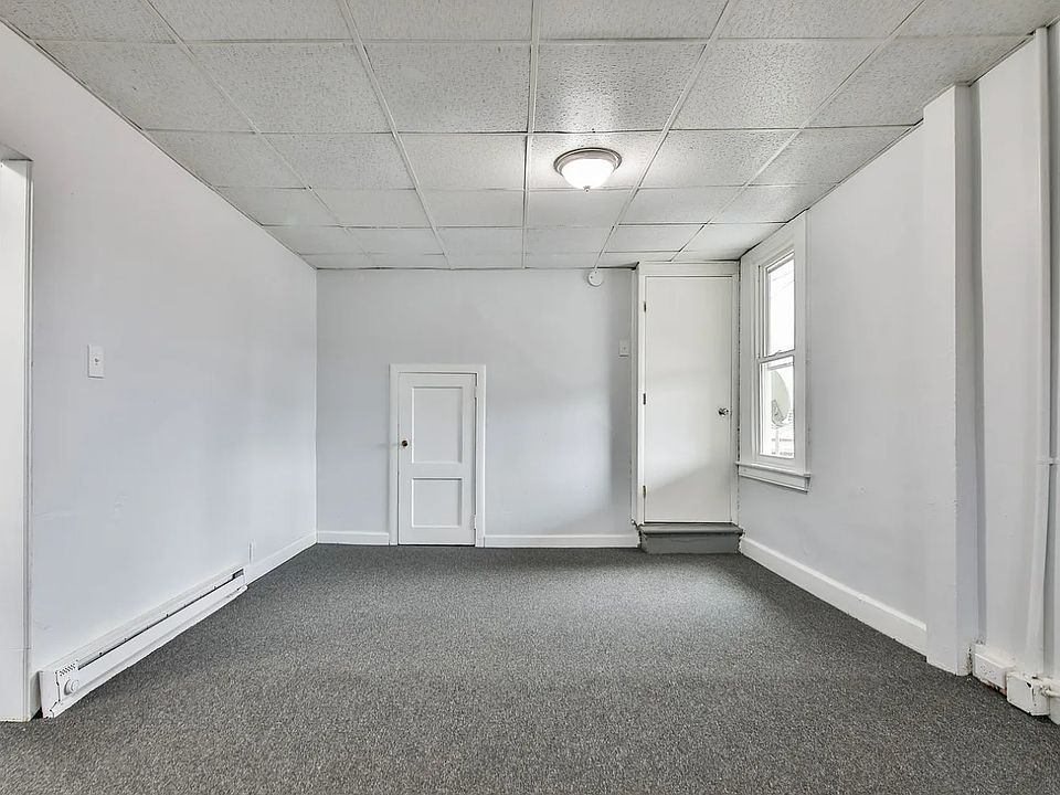 For Rent : $1300