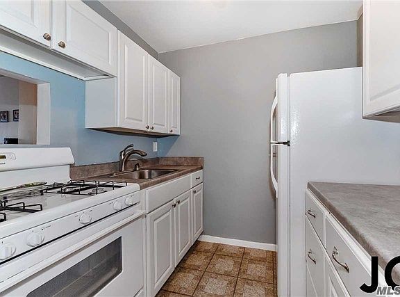 4th image of 1 E Broadway APT 2C