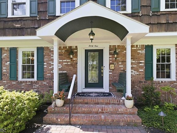 5th image of 39 Meadowbrook Rd