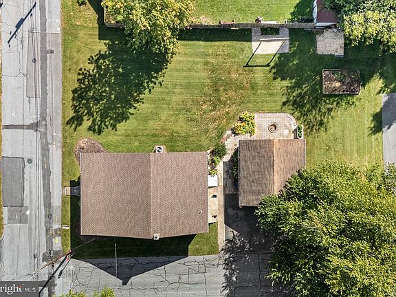 2nd image of 1760 Temple Ave