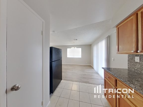 5th image of 1004 Bird Springs Dr