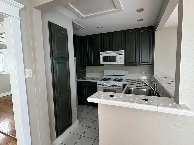1543 Oxford St #1 — Photo 6