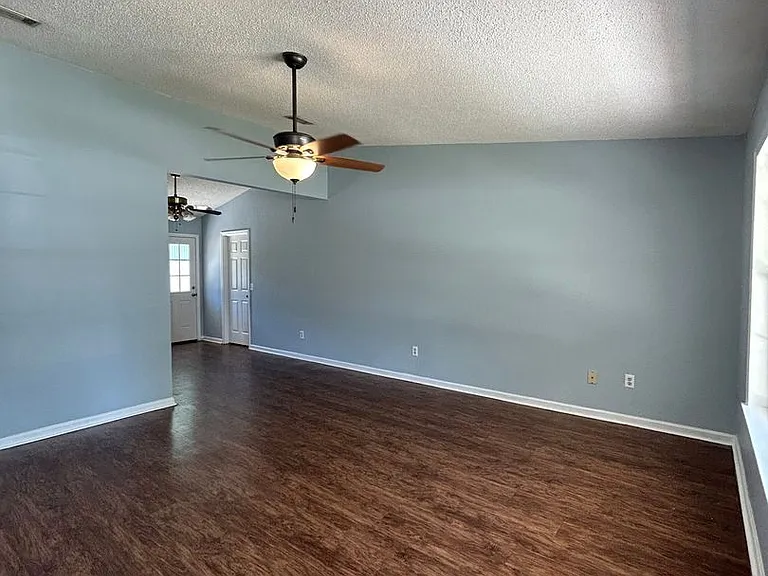 1012 Farr Ct — Photo 13