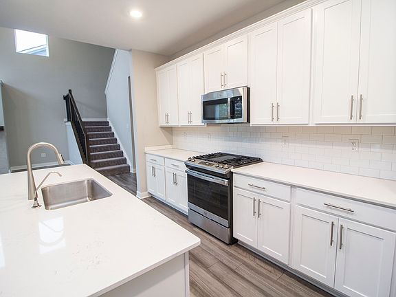 3rd image of 5412 Cloverdale Ln