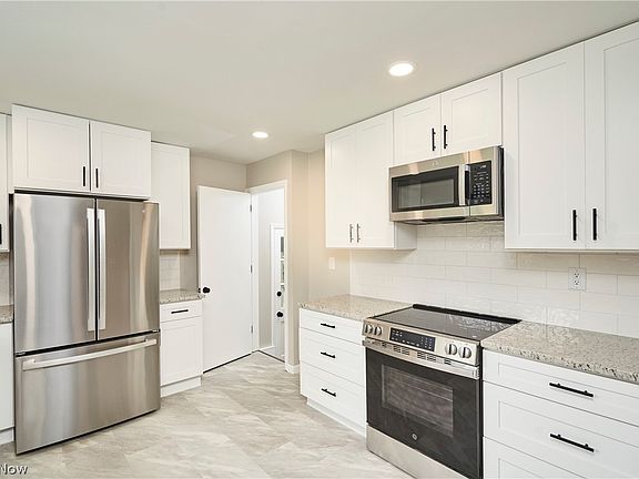 5th image of 3265 Ridgewood Rd