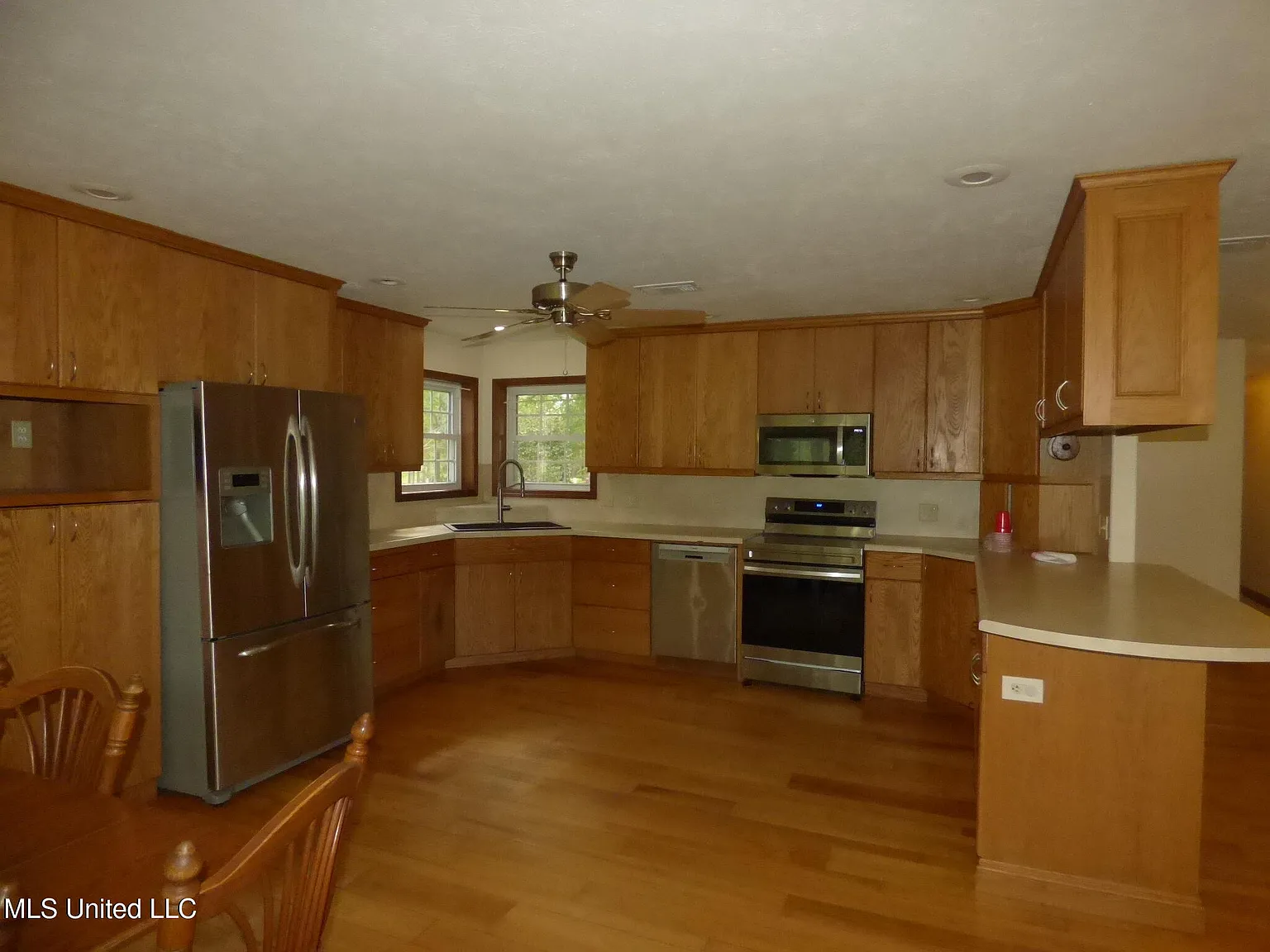 3 bed, 3.0 bath, 3538 sqft, $1,500 — Photo 3