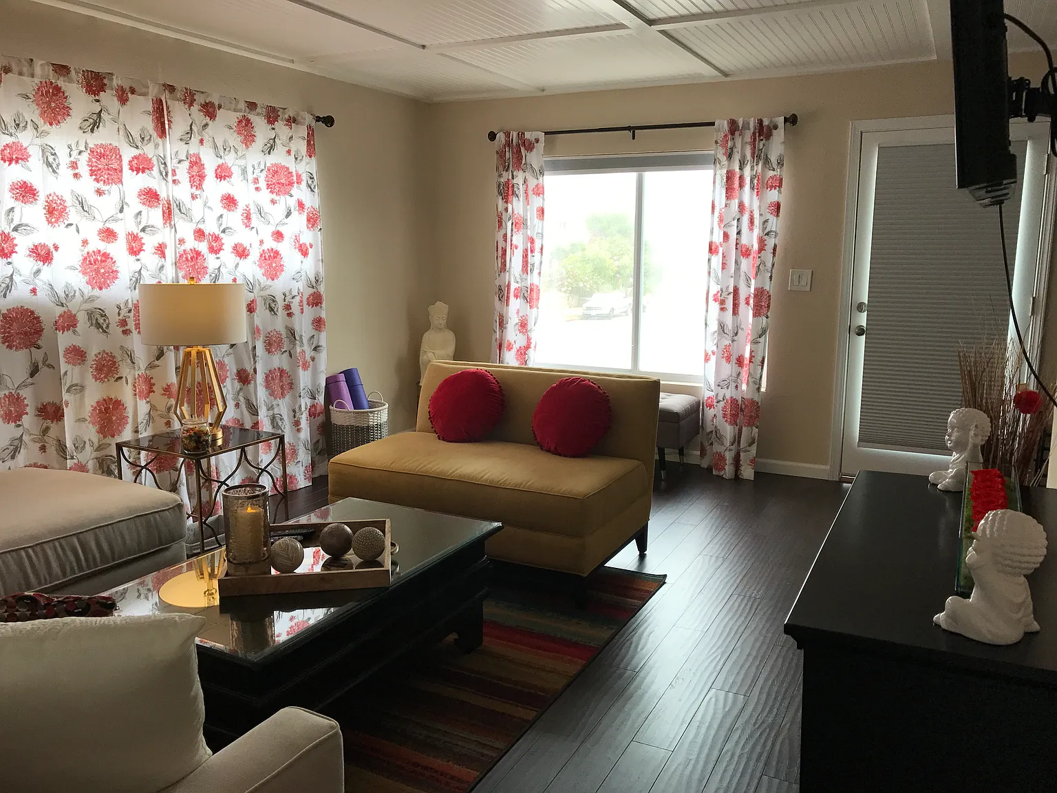2 bed, 700 sqft, $4,500 — Photo 2