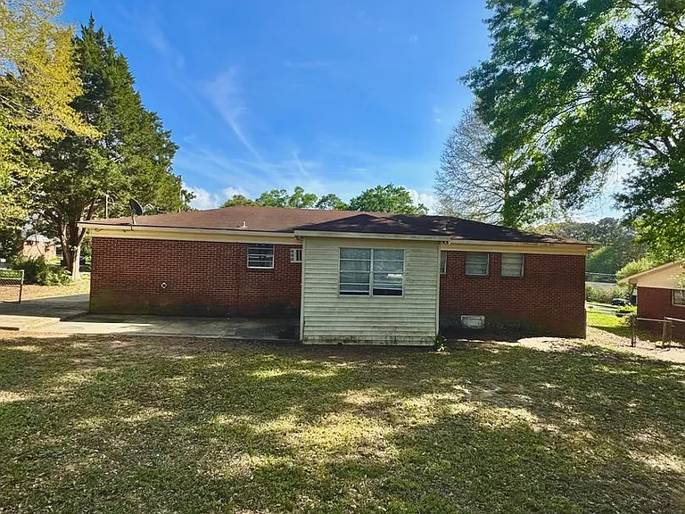 304 Azalea Dr — Photo 16