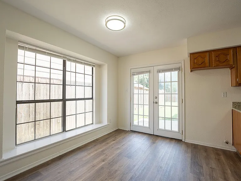 1513 Liberty Ln — Photo 4