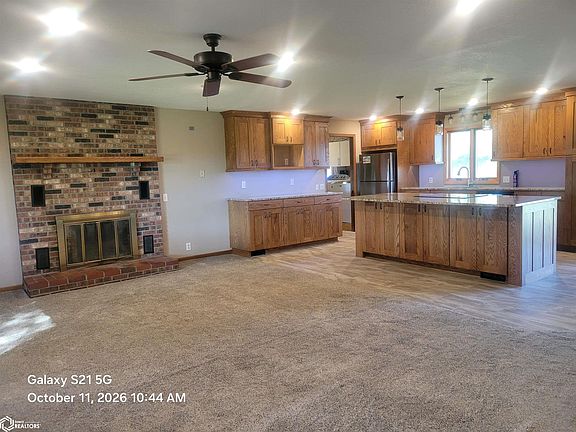 4th image of 2927 300th St