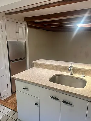 Rented by Alexander Bilu, LREB | media 11