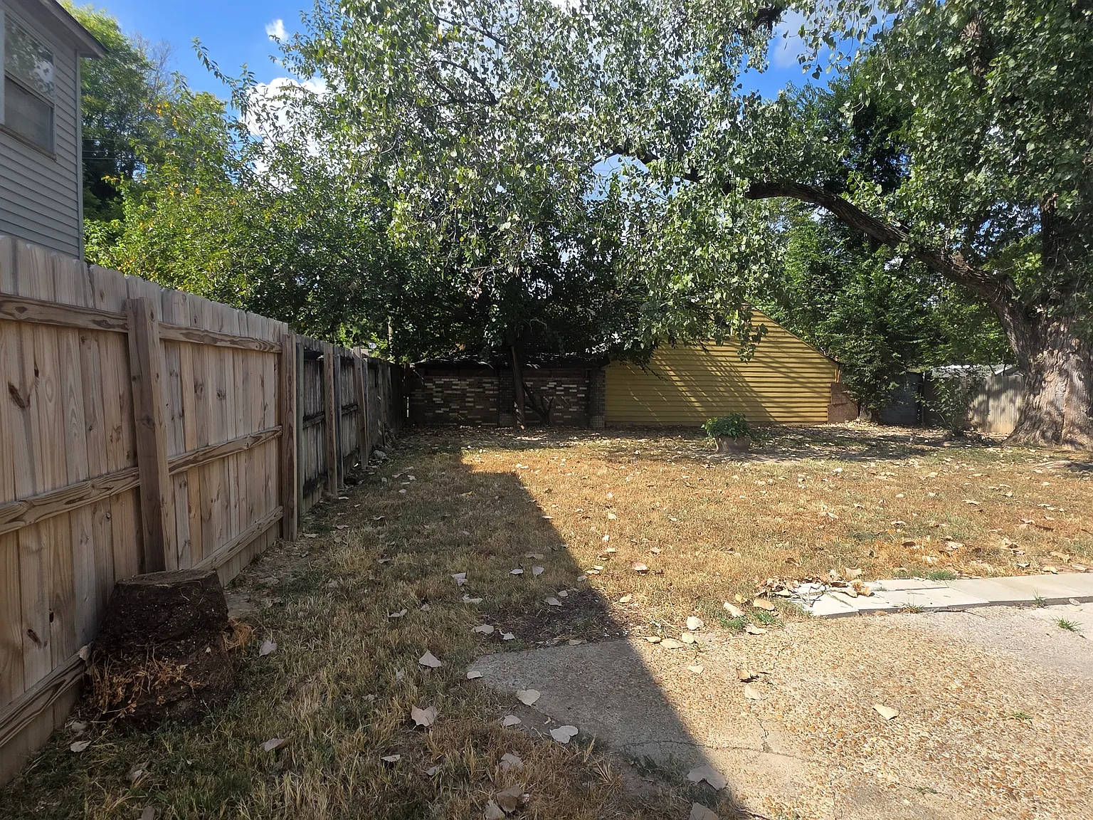 Charming 2-Bedroom, 1-Bathroom Home — Photo 2