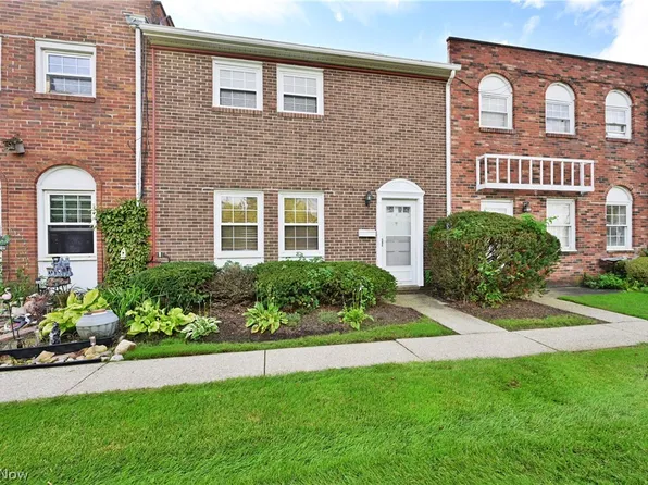 24510 Clareshire Dr #7-G, North Olmsted, OH 44070