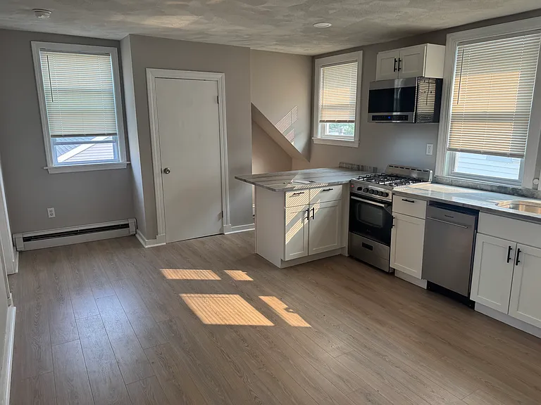 62 Greenwich St #3R — Photo 2