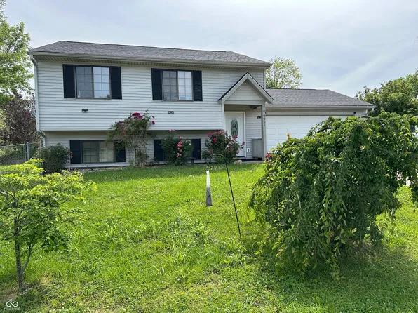 8221 N Chaucer Ct, Columbus, IN 47201