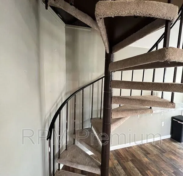 8725 Fairoaks St — Photo 33