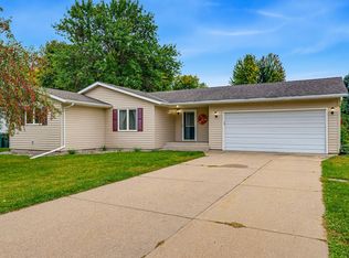 512 Abby Ln, Glencoe, MN 55336