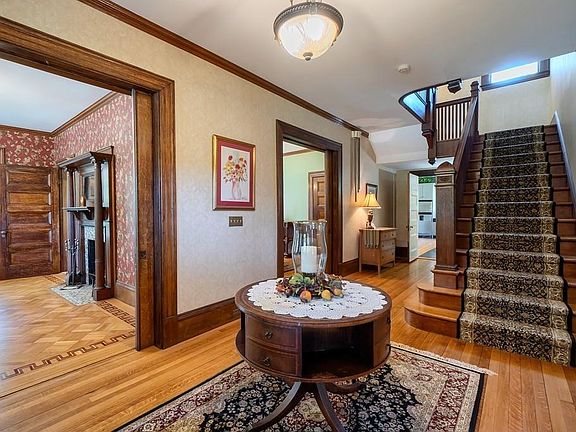 4th image of 34 Hillside Ave