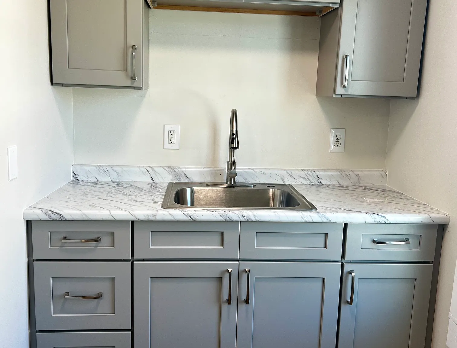 2 bed, 1000 sqft, $1,700 — Photo 1