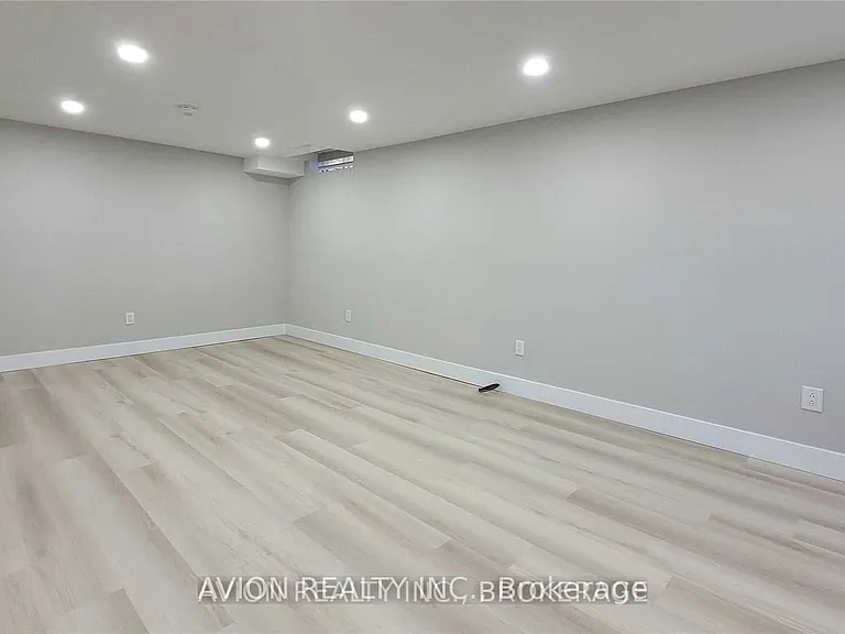 3205 Anderson Cres #BSMT — Photo 6