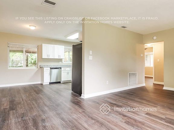 4th image of 210 S Comet Ave