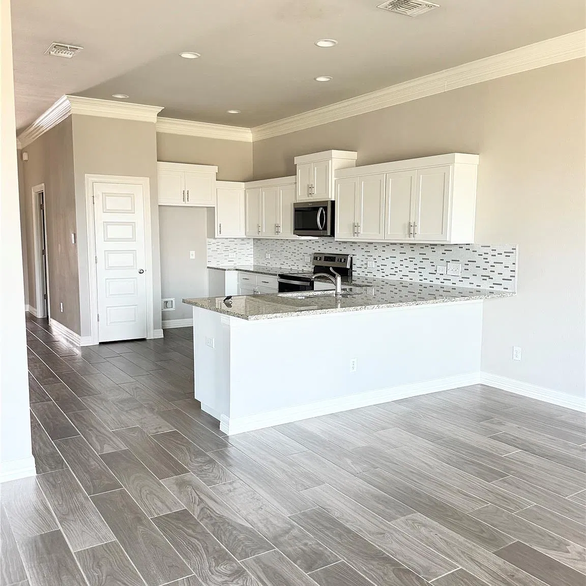 3 bed, 2.0 bath, 1528 sqft, $1,700 — Photo 3