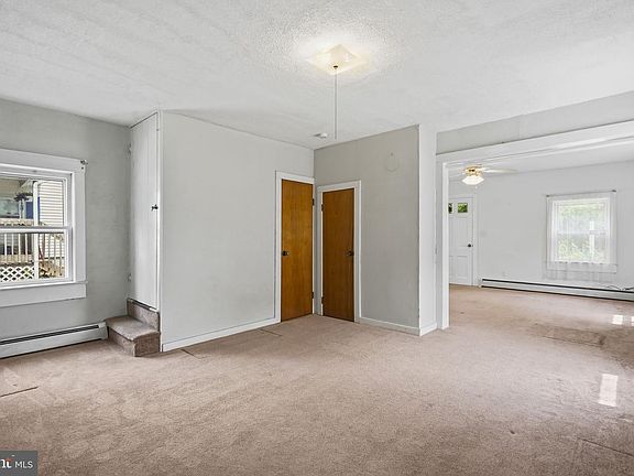 5th image of 646 Ridge Rd