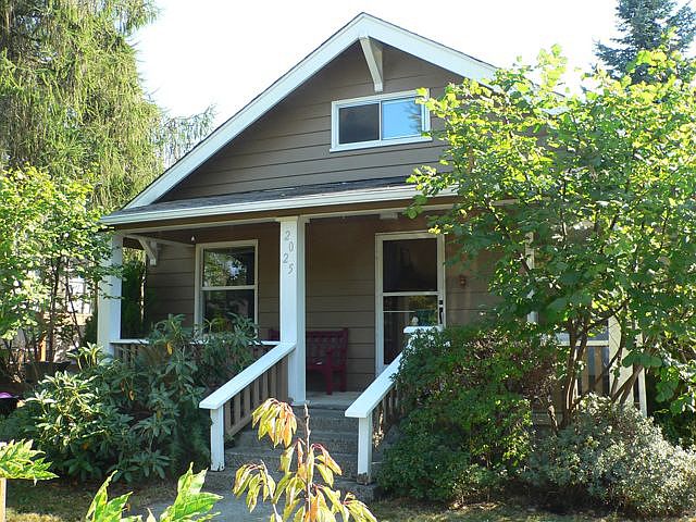 1st image of 2025 16th Ave SE