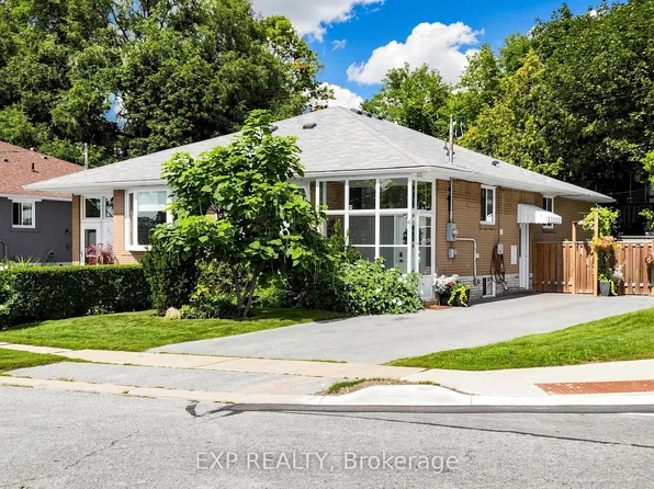 175 Penn Ave, Newmarket, ON L3Y 2S3