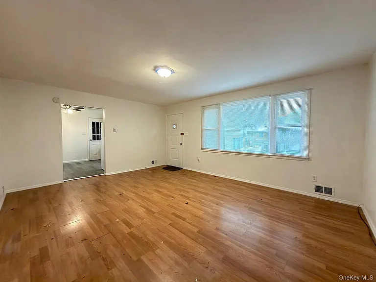 18 Bedford Ave #HOUSE — Photo 1