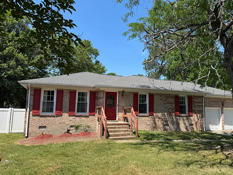 1137 Chatmoss Dr — Photo 1