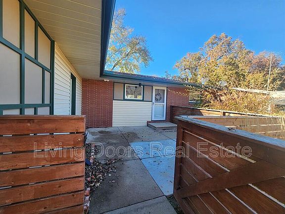 3rd image of 1301 Carlos Dr
