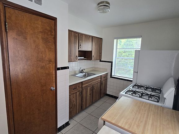 5th image of 5301 Jamieson Ave