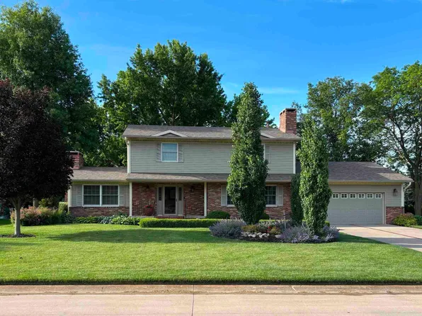 1205 Country Club Dr, Hastings, NE 68901