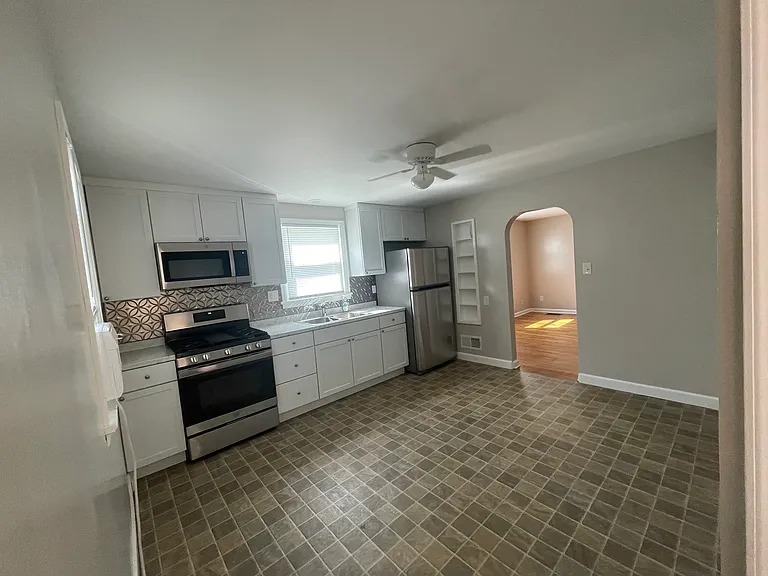 202 Elizabeth Dr — Photo 9