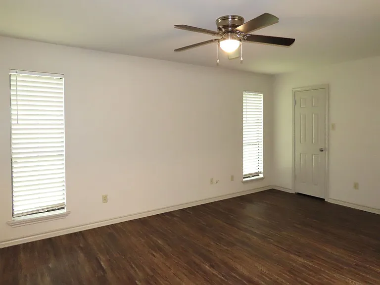 705 Kelli — Photo 22