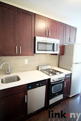 Rented by Link NY Realty | media 8