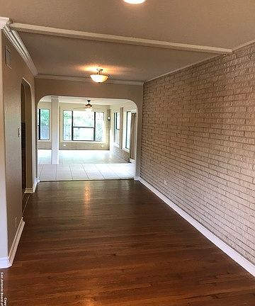 5th image of 330 E Crestline Dr