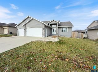 3008 W Courtyard Ln, Sioux Falls, SD 57108