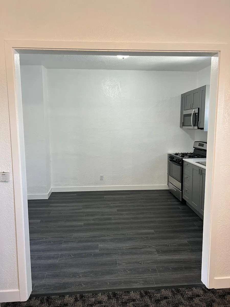 Building Photo - 420 W Capitol Ave #1