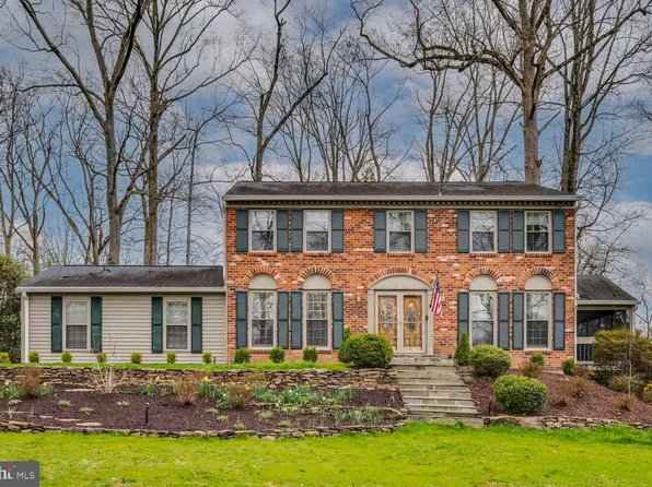 723 Forest Park Rd, Great Falls, VA 22066