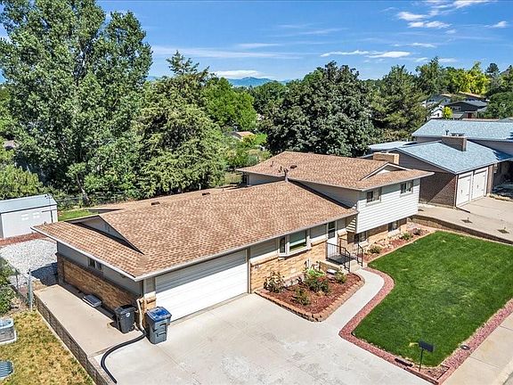2nd image of 1621 Twin Sisters Drive