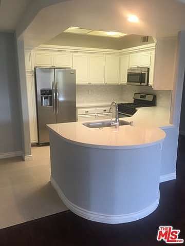 2nd image of 12712 Moorpark St APT 303