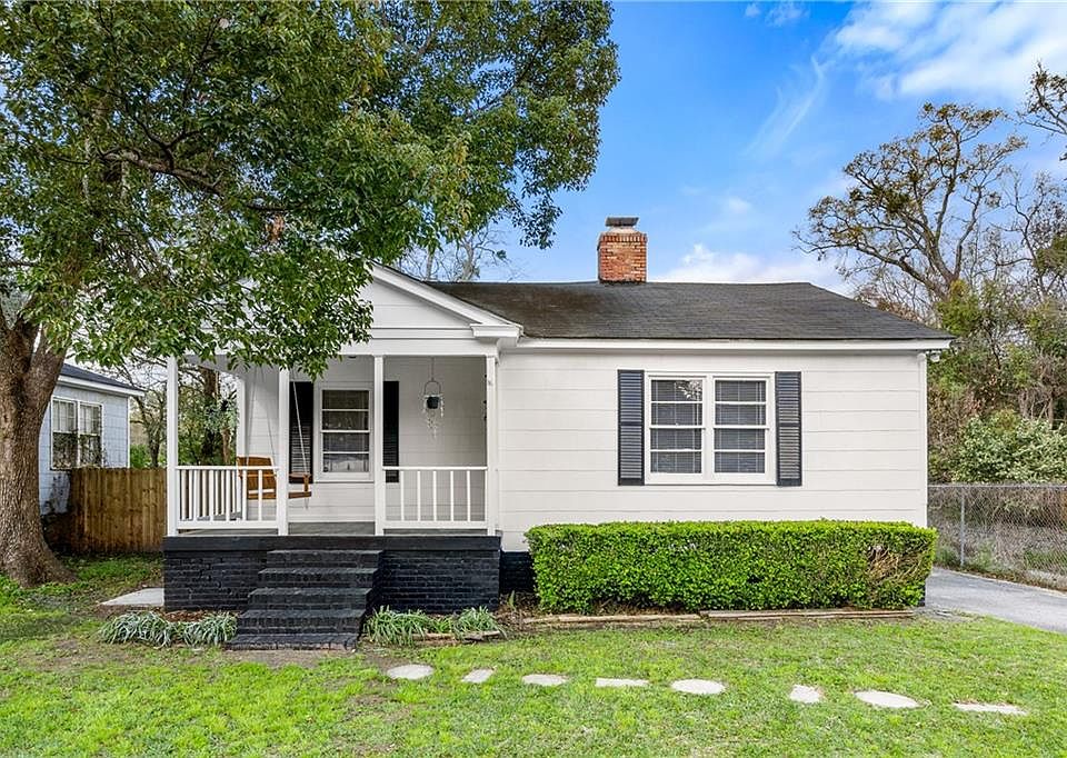 1st image of 208 Pinehill Dr