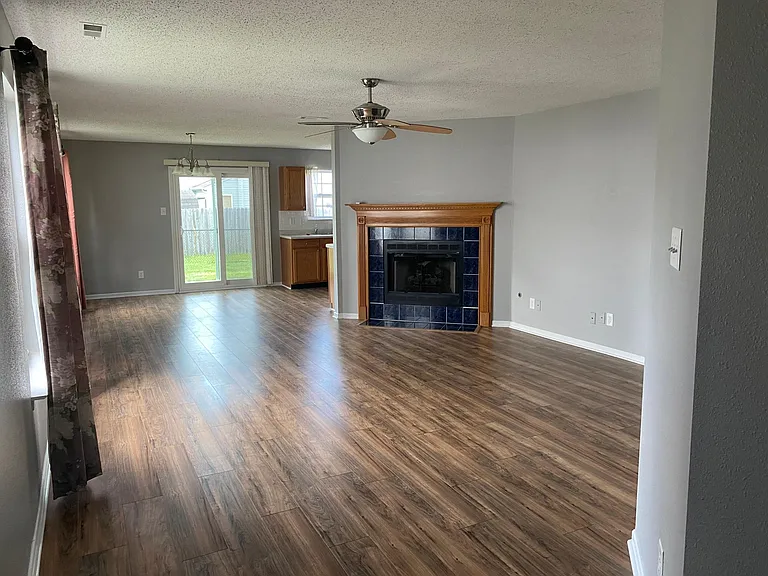 5636 N Plymouth Ct — Photo 6