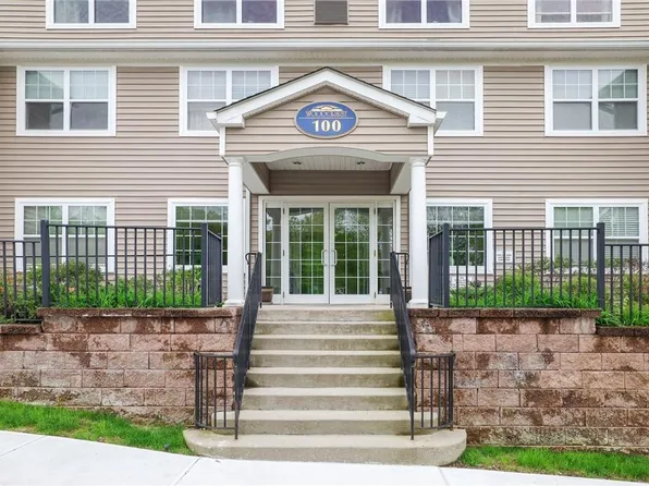 100 Woodcrest Lane #103, Mount Kisco, NY 10549