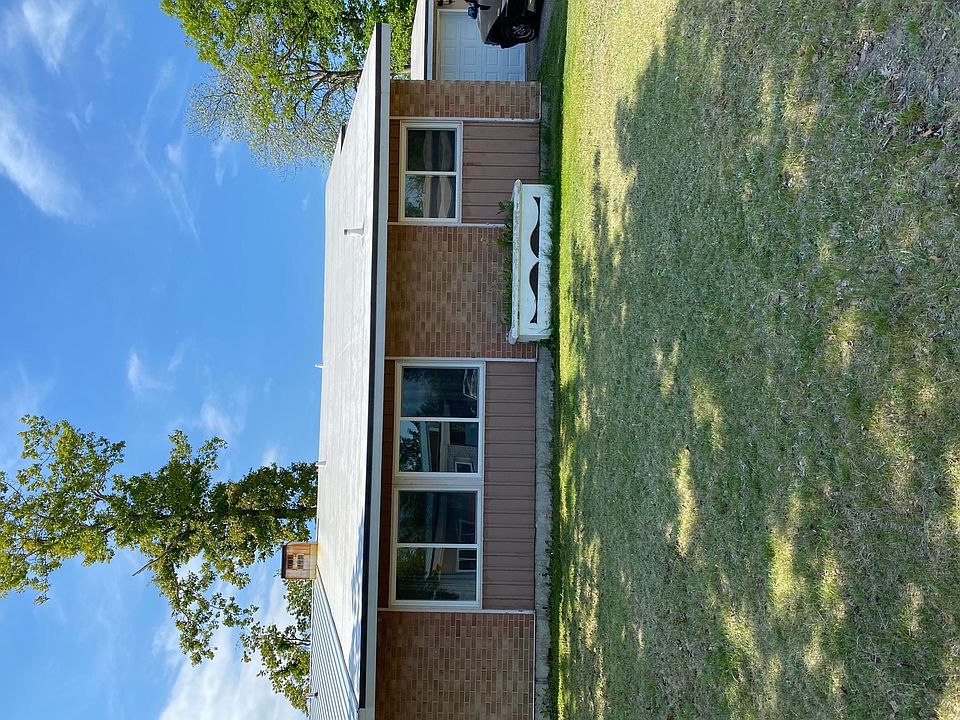 1st image of 17 Evergreen Dr